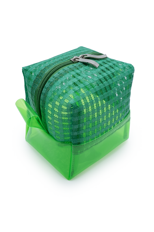 Kit Bolsa Verde com Detalhes Laranja e 2 Nécessaires Modernas e Espaçosas