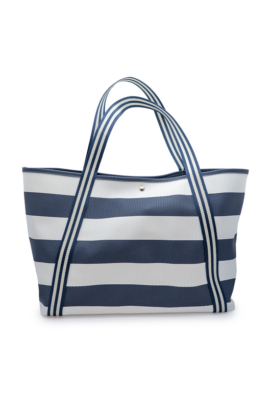 Bolsa Azul e Branca de Praia e Piscina Espaçosa Resistente e Moderna