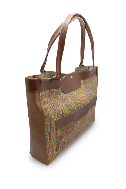 Bolsa Feminina Bege com Duas Nécessaires Elegante, Espaçosa e Versátil