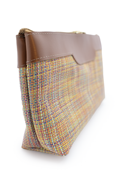 Bolsa Feminina Bege com Duas Nécessaires Elegante, Espaçosa e Versátil