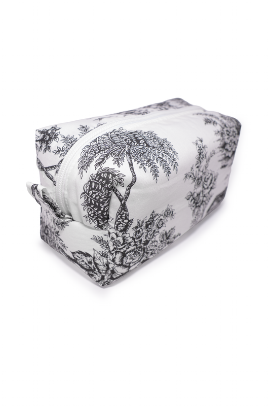 Nécessaire Premium Preta e Branca com Estampa Natureza