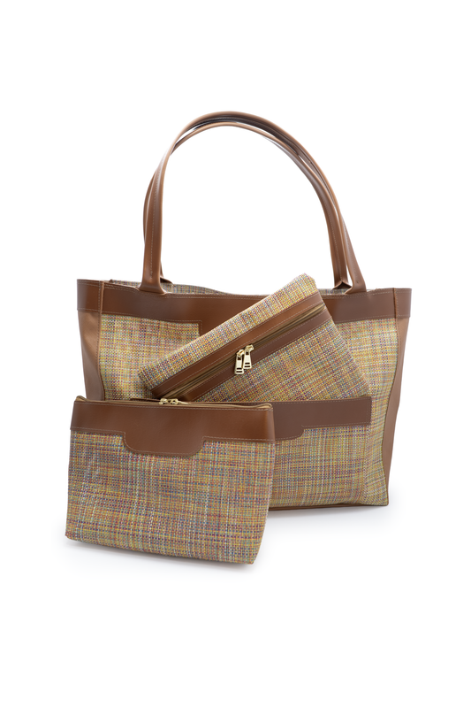 Bolsa Feminina Bege com Duas Nécessaires Elegante, Espaçosa e Versátil